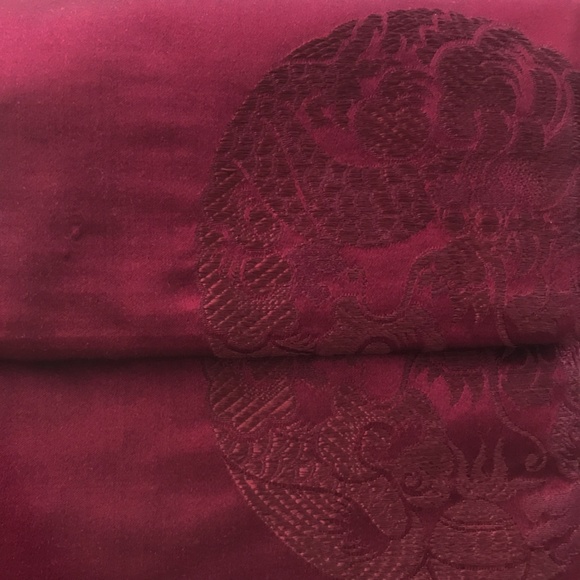 GORGEOUS SILK BURGUNDY CLUCH BAG - Picture 3 of 4